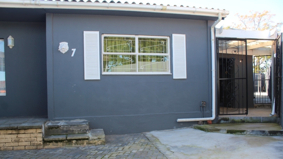 4 Bedroom Property for Sale in Avondale Western Cape